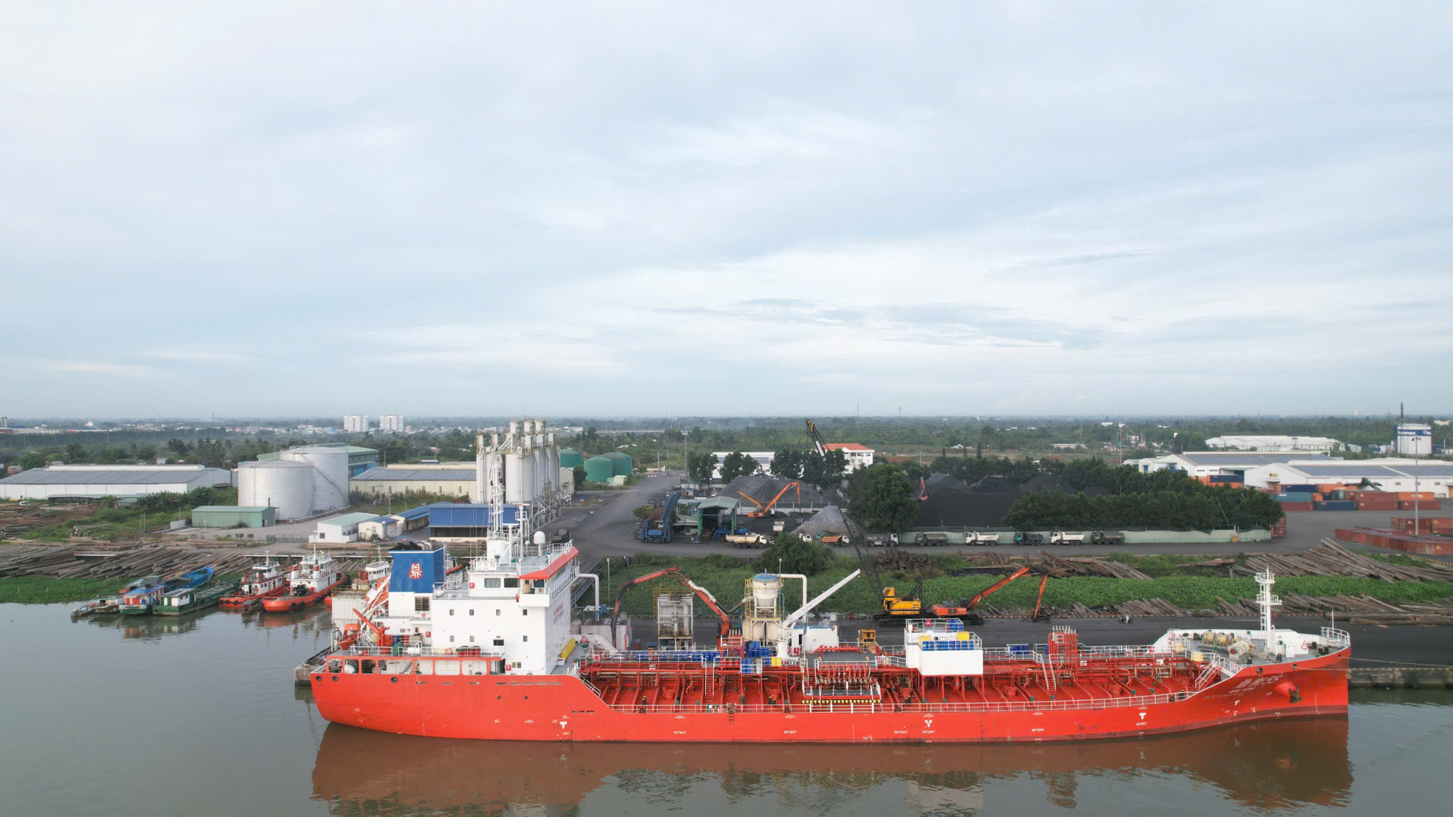 MT. DING HENG 55 MAKES HER MAIDEN CALL AT CAI CUI TERMINAL, CAN THO, VIETNAM