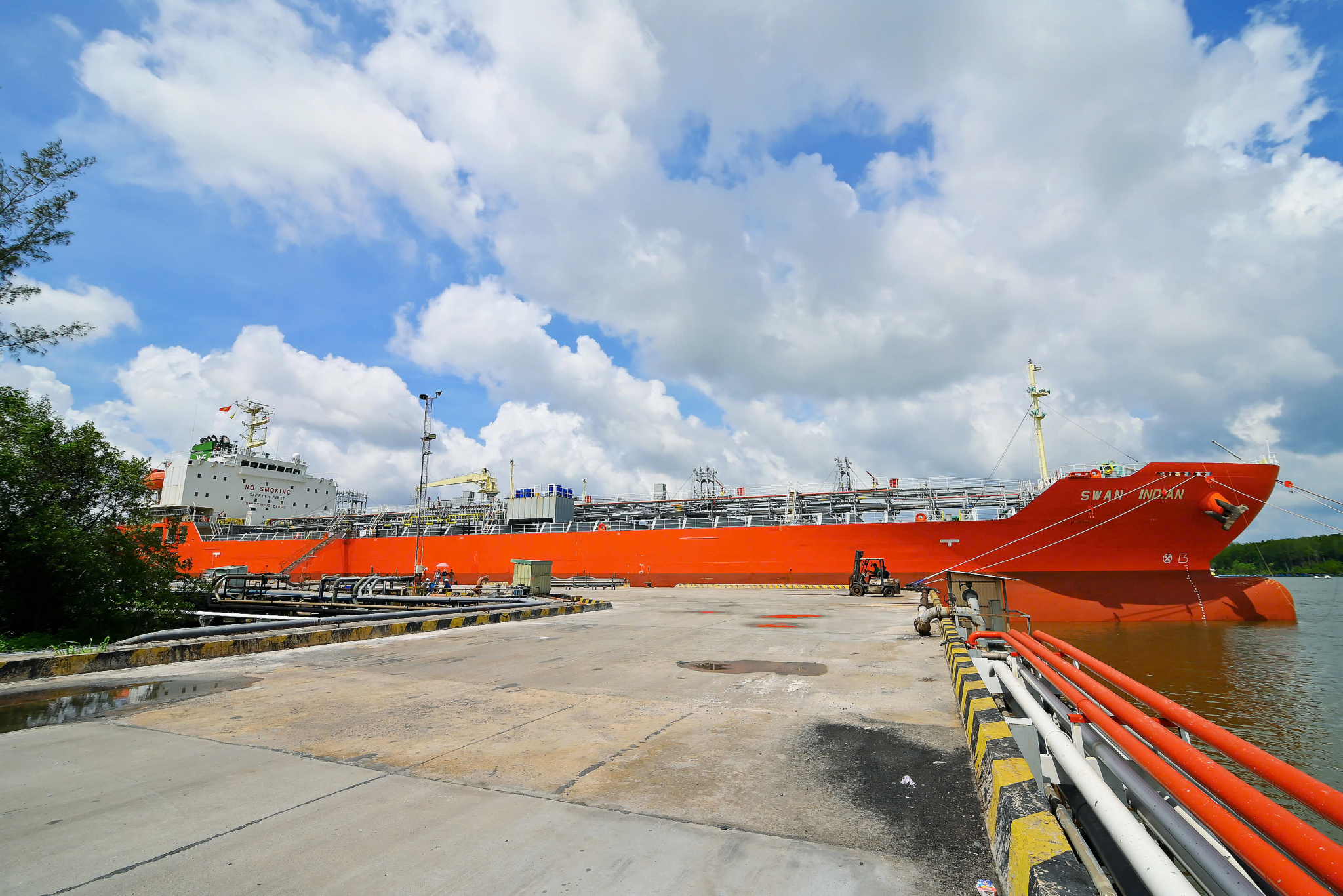MT. SWAN INDIAN LOADS CASHEW NUT SHELL LIQUID AT GO DAU TERMINAL FOR EXPORT TO SPAIN